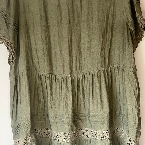 Torrid Olive Green Short Sleeve Blouse with Lace Design Size 2 - Picture 9 of 14